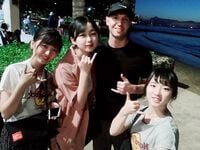 [TravelVids] Trọn Bộ Ảnh Ăn Chơi Của Tây Trọc TravelVids Từ Xưa Đến Nay