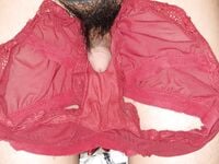 Thủ dâm với quần lót nữ