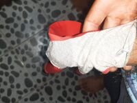 Thủ dâm với quần lót nữ