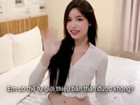 Em bé này xinh quá Lồn siêu hồng