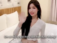 Em bé này xinh quá Lồn siêu hồng