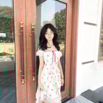 Bé hàng xóm cho xem vú