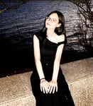 Em Vàng Hoàng Hân 2k1 kính cận tri thức