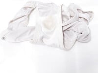 Quần lót áo ngực em họ mới đi sinh nhật về còn dính nước lồn