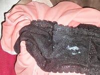 Băng vệ sinh và quần lót của con bạn thân