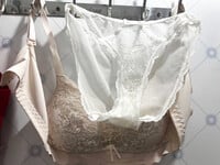 quần lót của chị dâu sau khi tắm