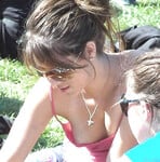 Vào nhóm loạn luân + quay lén + lột đồ ở mô tả