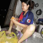 Chị bị chụp lén lồi sịp đỏ lông lồn