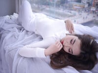 Em mẫu ruột nude cùng bộ trang phục áo dài