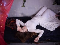 Em mẫu ruột nude cùng bộ trang phục áo dài