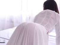 Em mẫu ruột nude cùng bộ trang phục áo dài