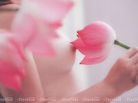 Em mẫu ruột nude cùng bộ trang phục áo dài