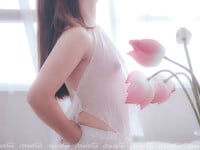 Em mẫu ruột nude cùng bộ trang phục áo dài