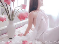 Em mẫu ruột nude cùng bộ trang phục áo dài
