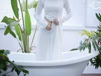 Em mẫu ruột nude cùng bộ trang phục áo dài