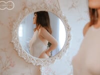 Em mẫu ruột nude cùng bộ trang phục áo dài