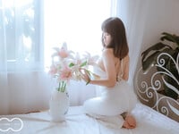 Em mẫu ruột nude cùng bộ trang phục áo dài
