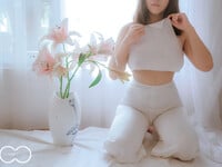 Em mẫu ruột nude cùng bộ trang phục áo dài