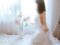 Em mẫu ruột nude cùng bộ trang phục áo dài