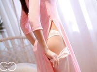 Em mẫu ruột nude cùng bộ trang phục áo dài