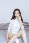 Em mẫu ruột nude cùng bộ trang phục áo dài