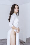 Em mẫu ruột nude cùng bộ trang phục áo dài