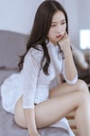 Em mẫu ruột nude cùng bộ trang phục áo dài