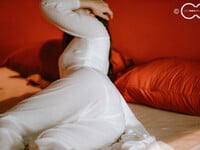 Em mẫu ruột nude cùng bộ trang phục áo dài