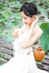 Em mẫu ruột nude cùng bộ trang phục áo dài