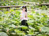 Em mẫu ruột nude cùng bộ trang phục áo dài