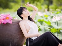 Em mẫu ruột nude cùng bộ trang phục áo dài