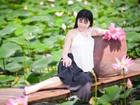 Em mẫu ruột nude cùng bộ trang phục áo dài