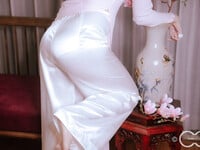 Em mẫu ruột nude cùng bộ trang phục áo dài