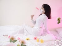 Em mẫu ruột nude cùng bộ trang phục áo dài