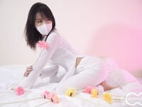 Em mẫu ruột nude cùng bộ trang phục áo dài
