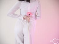 Em mẫu ruột nude cùng bộ trang phục áo dài