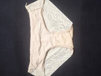 Chụp lén bà cô lộ quần lót