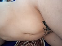 Vợ tui ngủ khỏa thân