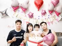 Người yêu cũ khoe vú