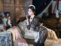 Người Mẫu Trong Trang Phục Ren Đen Dáng Đẹp