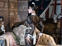 Người Mẫu Trong Trang Phục Ren Đen Dáng Đẹp