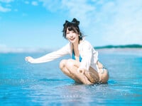 Album : Bikini - Nude  Tại Bãi Biển Của Người Mẫu Xinh