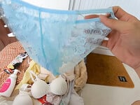 Quần áo lót nữ không mặc nữa