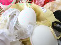 Quần áo lót nữ không mặc nữa