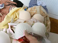 Quần áo lót nữ không mặc nữa