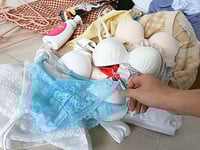 Quần áo lót nữ không mặc nữa