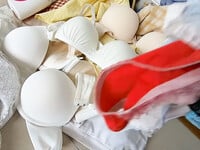 Quần áo lót nữ không mặc nữa