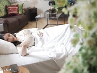 Cô Nàng áo trắng ngực to tròn