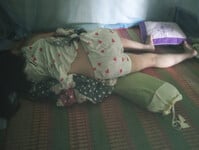 Chụp lén chị đang ngủ mời mọi người thưởng thức