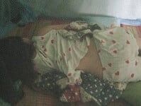 Chụp lén chị đang ngủ mời mọi người thưởng thức